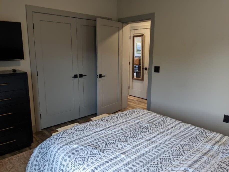 Modern Condo 210 Just Blocks From Lake Michigan Traverse City Exteriör bild