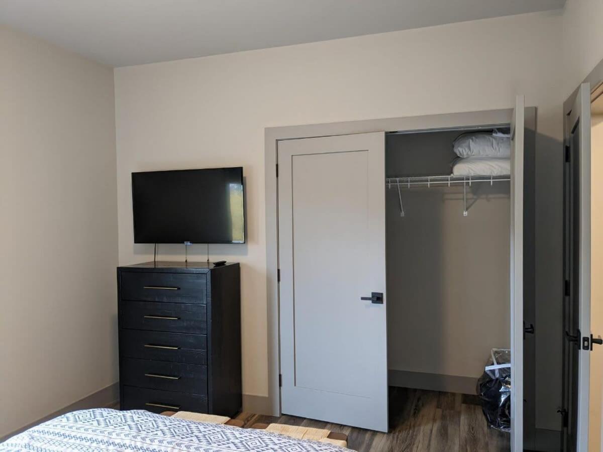 Modern Condo 210 Just Blocks From Lake Michigan Traverse City Exteriör bild