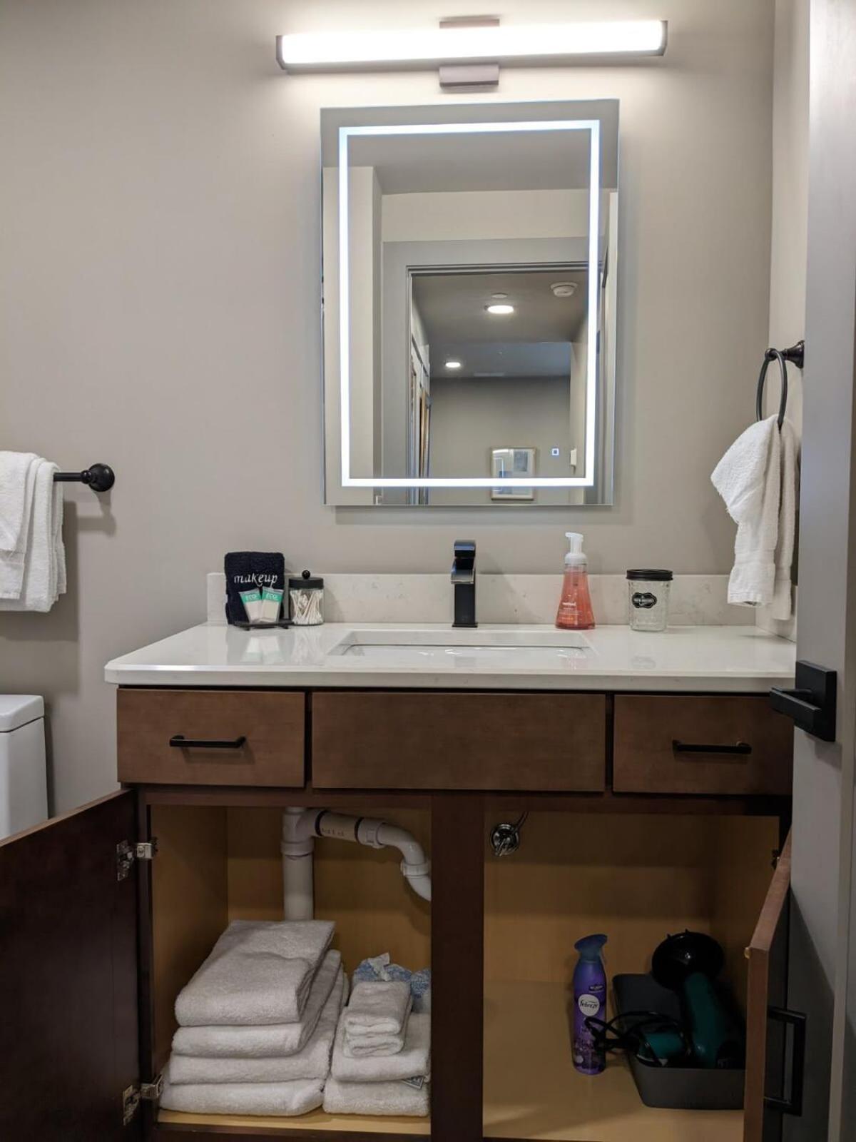 Modern Condo 210 Just Blocks From Lake Michigan Traverse City Exteriör bild